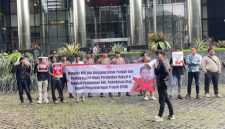 Demo mahasiswa Madura di gedung KPK Jakarta.