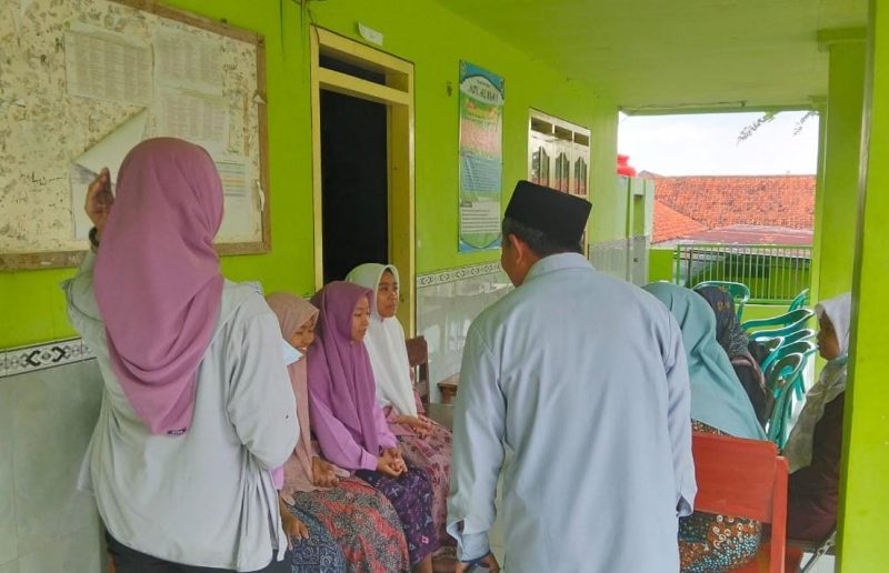 Siswa saat dirujuk ke puskesmas.