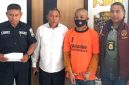Pelaku saat ditangkap polisi.