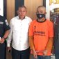 Pelaku saat ditangkap polisi.