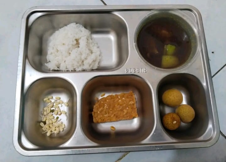 Menu MBG dari Dapur SPPG Kangenan Pamekasan.