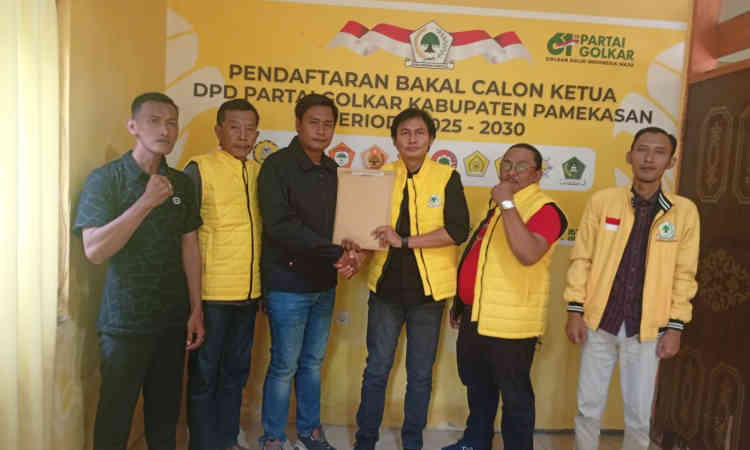 Imam Syafii Yahya saat mendaftar Bacalon Ketua DPD Golkar Pamekasan.