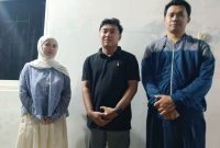 Keterangan Foto: Kepala SPPG Proppo Pangorayan, Thowilus Shidqi, menanggapi polemik video viral MBG dengan menjelaskan variasi menu kebab serta meluruskan isu terkait kepemilikan dapur penyedia program.